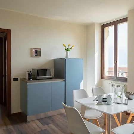 Brother's Como Lake Apartman