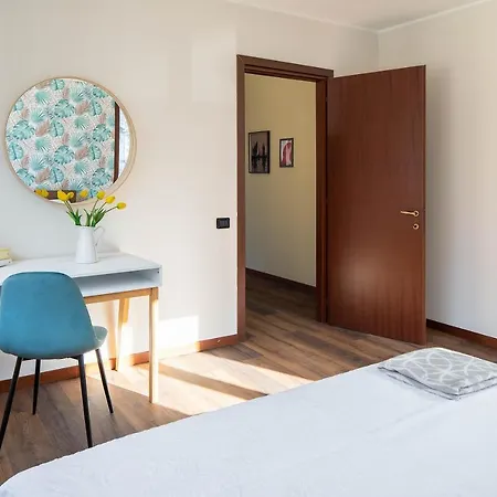 Brother's Como Lake Acquaseria